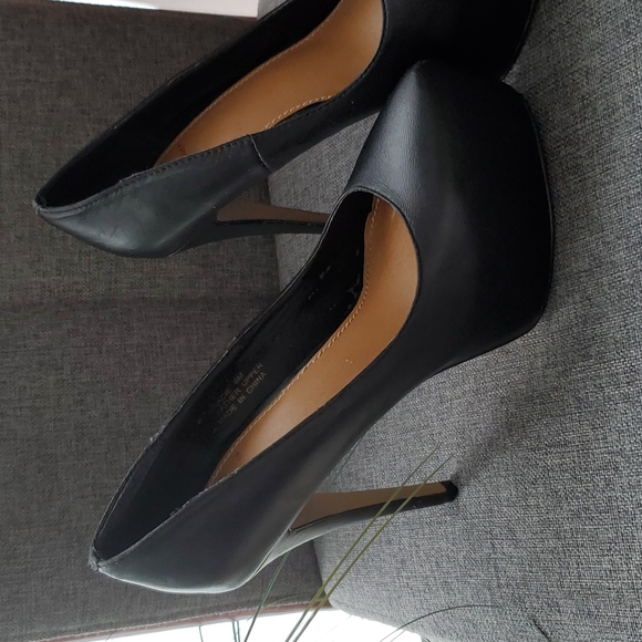 Black Stilettos- with platform. size 8 us - Picture 2 of 3